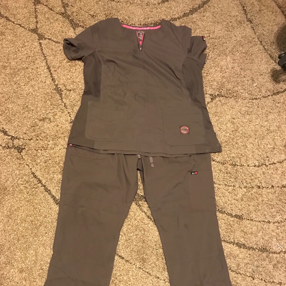 Koi scrub set